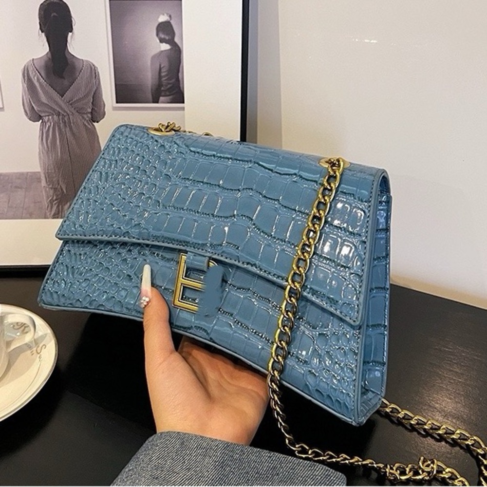 ❗️SALE❗️New blue fashion “B” shoulder/crossbody bag